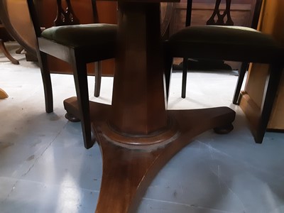 Lot 1133 - Victorian mahogany dining table on faceted column and trefoil base, together with a set of four Victorian dining chairs on reeded legs