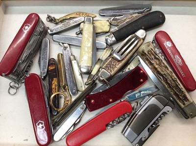 Lot 120 - Collection of various penknives
