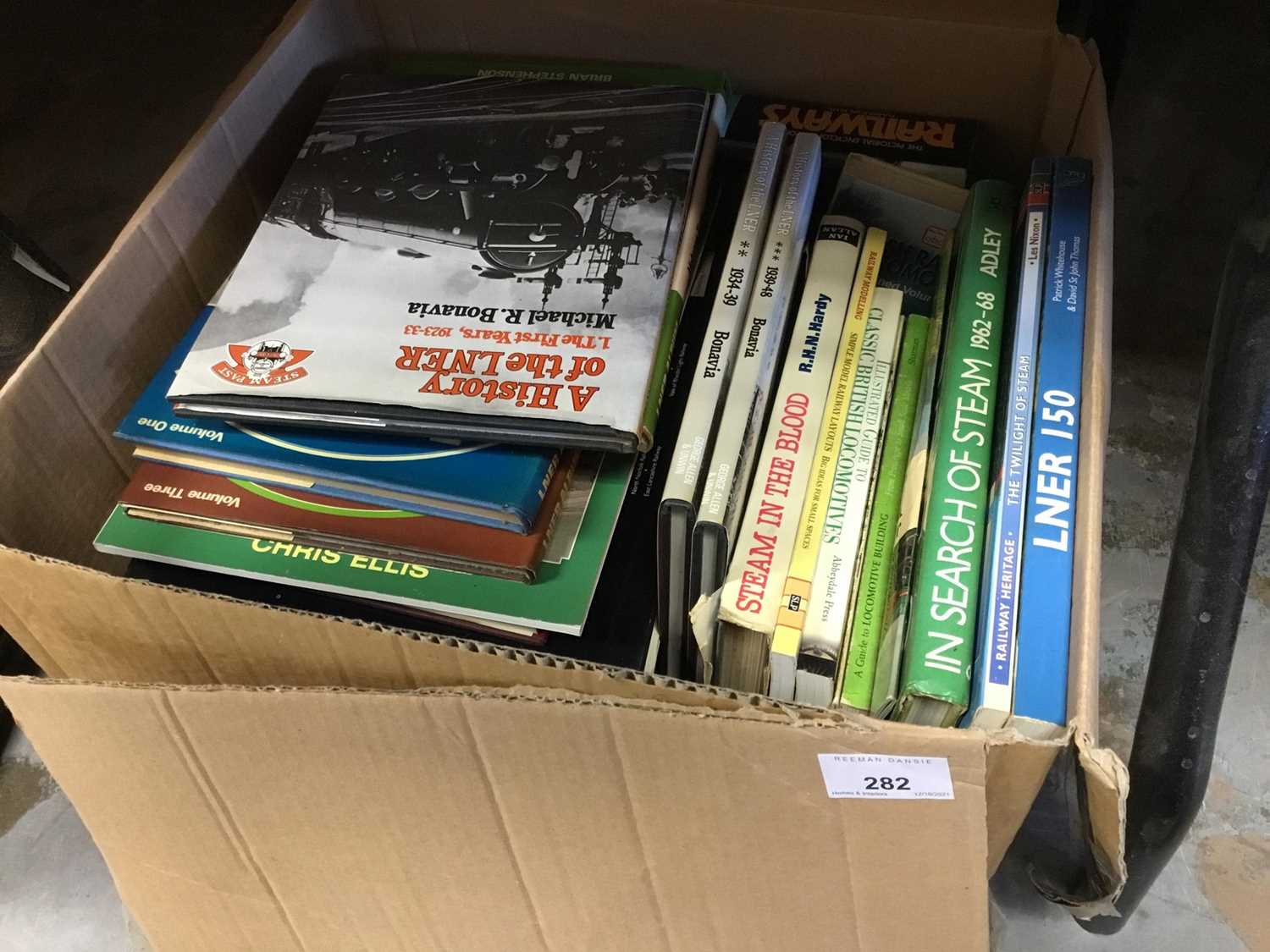 Lot 282 - Lot railway books