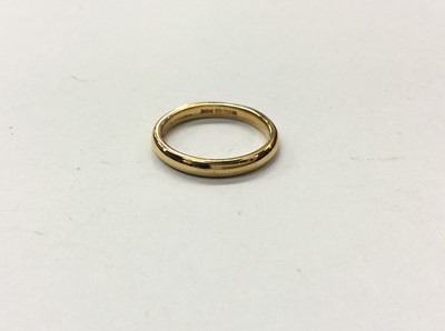 Lot 753 - 18ct gold wedding ring