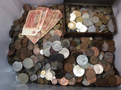 Lot 125 - Quantity of world and GB coins and banknotes