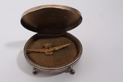 Lot 916 - Second World War Italian Fascists Air Force Pilots badge, stamped to reverse S. Johnson, Nouva 15 Milano, together with a George V silver trinket / jewellery box, (Birmingham 1919) (2)