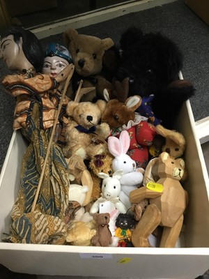 Lot 300 - Lot soft dolls and puppets