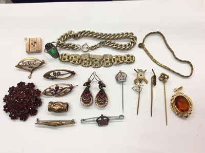 Lot 767 - Group antique and later jewellery including Czechoslovakian garent cluster brooch, various other gilt metal brooches, stick pins, pair silver gilt gem set drop earrings, Art Deco enamel ring, brace...