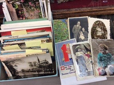 Lot 375 - Large quantity of vintage and later postcards