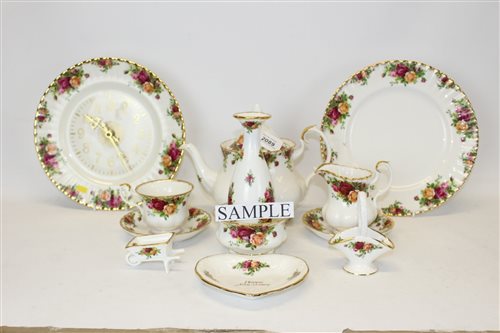 Lot 2089 - Royal Albert Old Country Roses tea and dinner...
