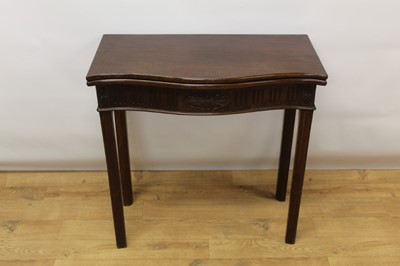 Lot 953 - George III mahogany small serpentine fronted tea table