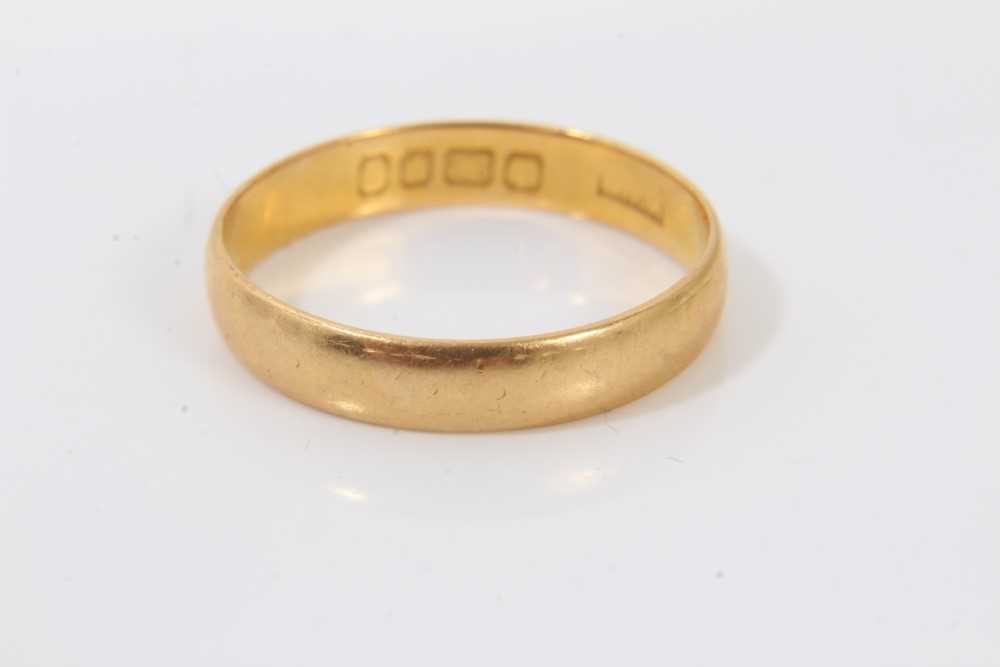 Lot 45 - 22ct gold wedding ring