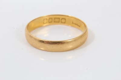 Lot 45 - 22ct gold wedding ring