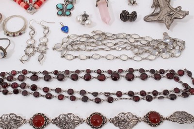Lot 63 - Group silver and white metal jewellery