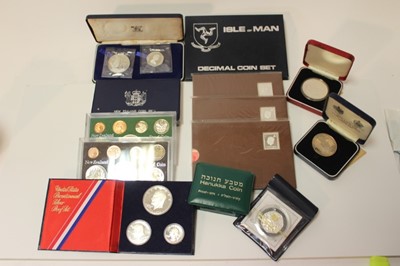 Lot 400 - World - Mixed coinage to include Silver Isle of Man six coin set 1976, United States Silver proof three coin set 1974, Tuvalu silver Ten Dollars 1979. G.B. Silver Queen Mother commemorative Medalli...