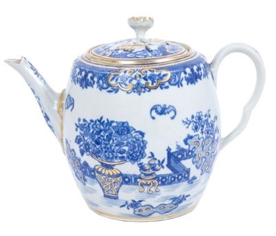 Lot 205 - Worcester blue printed Bat pattern teapot and cover, circa 1780