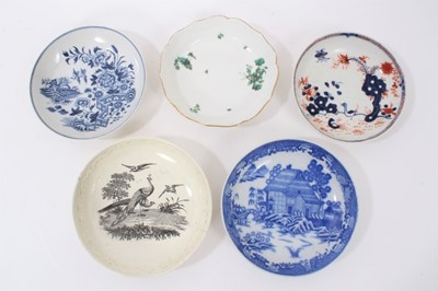 Lot 215 - A Lowestoft saucer, a Worcester saucer and three other saucers