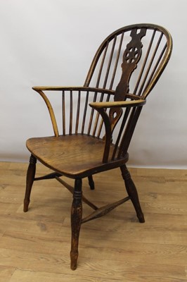 Lot 1379 - 19th century beech and elm Windsor chair