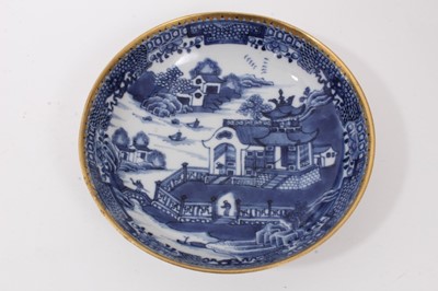 Lot 191 - Five pieces of 18th century Chinese blue and white export porcelain