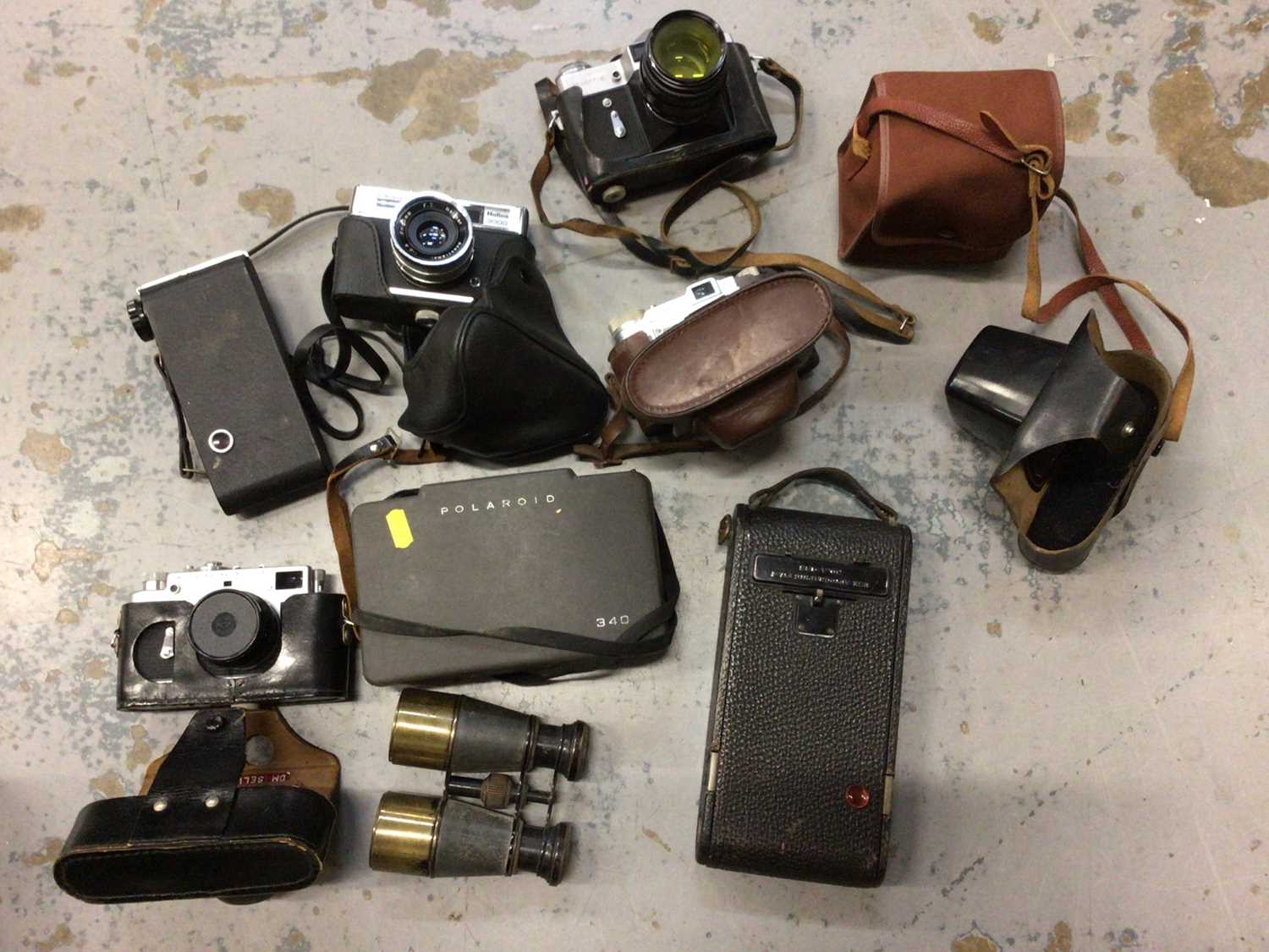 Lot 78 - One box of various cameras