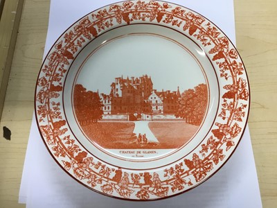 Lot 67 - Rare Early 20th century Wedgwood Etruria creamware dessert ware printed in brick red with view of Glamis Castle entitled 'Chateau De Glames en Ecosse' within vine borders comprising 16 plates, 2...