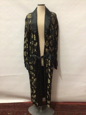 Lot 2154 - Vintage 1960s Solz Squirrel - Hangzhou. Satin silk rayon, Kimono style dressing gown with black and gold dragon pattern and tie belt. Size tag 50, length 320cm