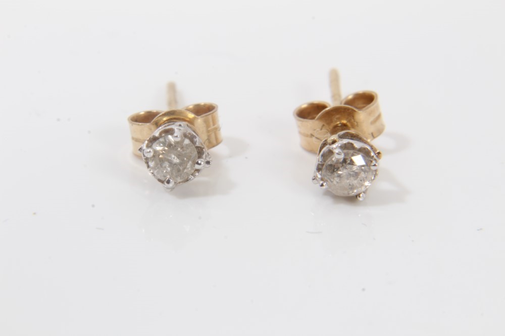 Lot 138 Pair diamond stud earrings