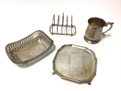 Lot 416 - George V silver bonbon dish of rectangular form with pierced decoration, (Sheffield 1913) maker James Dixon & Sons, together with a George V silver card tray, raised on four hoof feet, (Sheffield 1...