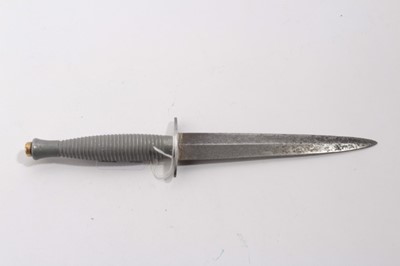 Lot 1011 - Third pattern F S fighting knife