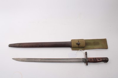 Lot 1016 - First World War American 1913 Pattern Remington rifle bayonet with scabbard and canvas frog