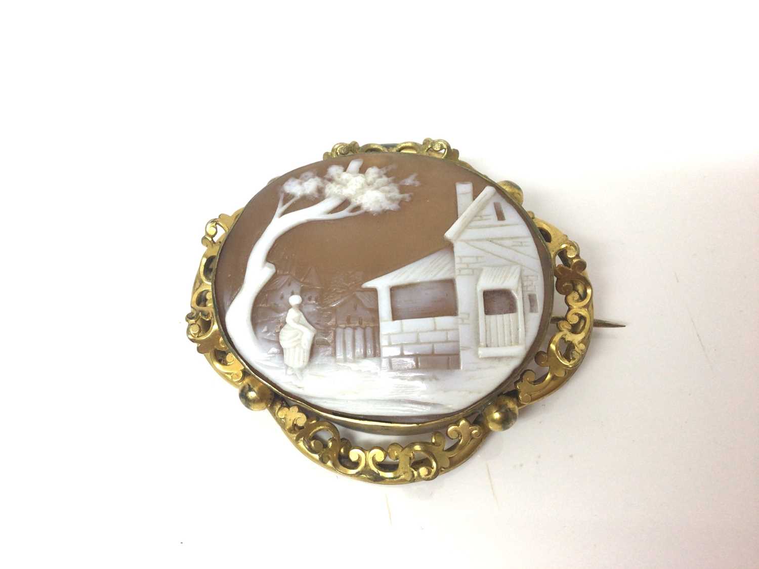 Lot 81 - Nineteenth century Italian carved shell cameo brooch in gilt metal mount, 55mm