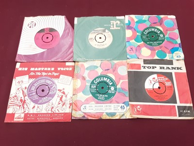 Lot 447 - Vintage case of single records including Elvis Presley 45-POP 359 (silver x 2), Eddie Cochran (Tri 45 HL U 8386), Billy Ward and the Dominoes (RE V 1114), Dion and the Belmonts, Danny and the Junio...