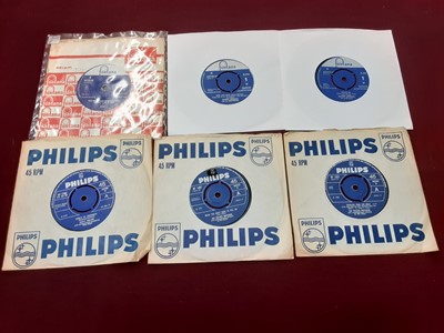 Lot 2233 - Box of single records on the Philips and Fontana labels, including Wayne Fontana, Springfields, Four Pennies, Millie, Johnny Gentle, Alice Babs, Merseybeats, Spencer Davis, Hunters, Herd, Manfred M...