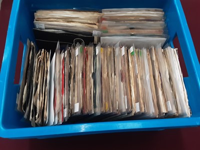 Lot 2233 - Box of single records on the Philips and Fontana labels, including Wayne Fontana, Springfields, Four Pennies, Millie, Johnny Gentle, Alice Babs, Merseybeats, Spencer Davis, Hunters, Herd, Manfred M...