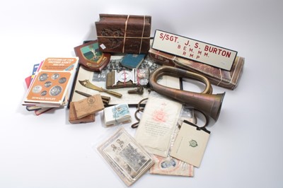 Lot 933 - Collection of assorted militaria to include First World War Trench Art letter opener, Second World War military photographs, replica Adams Revolver, medal boxes and other items (1 box)