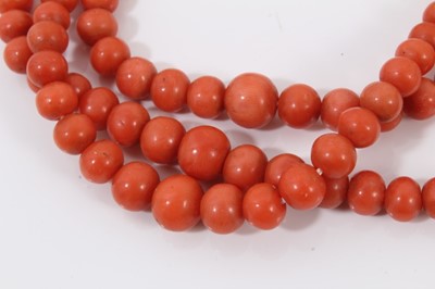 Lot 197 - Antique coral three strand graduated bead necklace, malachite necklace and two malachite bangles