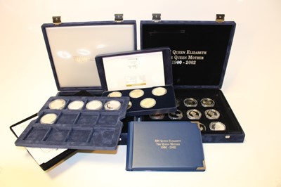 Lot 431 - World - Westminster HM Queen Elizabeth The Queen Mother' silver Crown sized coin set to include sixteen silver Commonwealth Crowns