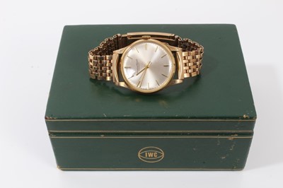 Lot 199 - 1960s IWC International Watch Co Schaffhausen 9ct gold wristwatch