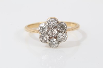 Lot 208 - 18ct gold diamond flower head cluster ring