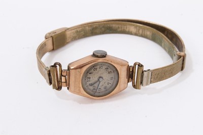 Lot 397 - Ladies Vicence Le Temps De 14ct gold wristwatch and two other vintage 9ct gold cased wristwatches