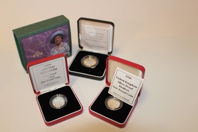 Lot 446 - G.B. - Royal Mint silver proof Piedforts to include £5 'Queen Elizabeth the Queen Mother' 2000, £2 'Rugby World Cup' 1999, (N.B. With coloured hologram), £1 1998 and 1999 (All cased with Certificat...