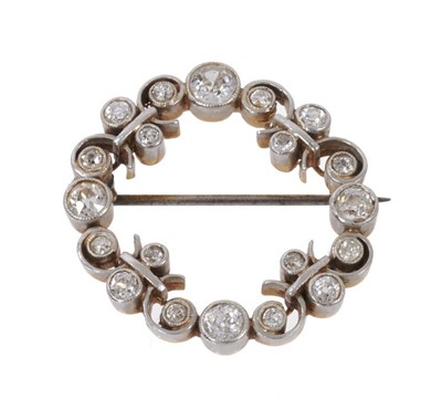 Lot 589 - Edwardian diamond wreath brooch