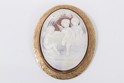 Lot 252 - Italian carved shell cameo in 9ct gold brooch mount
