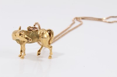 Lot 259 - 9ct gold horse pendant on 9ct gold chain