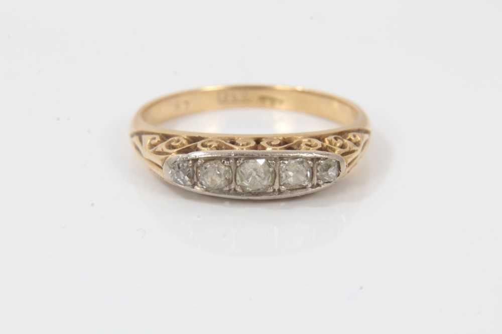 Lot 236 - 18ct gold diamond five stone ring