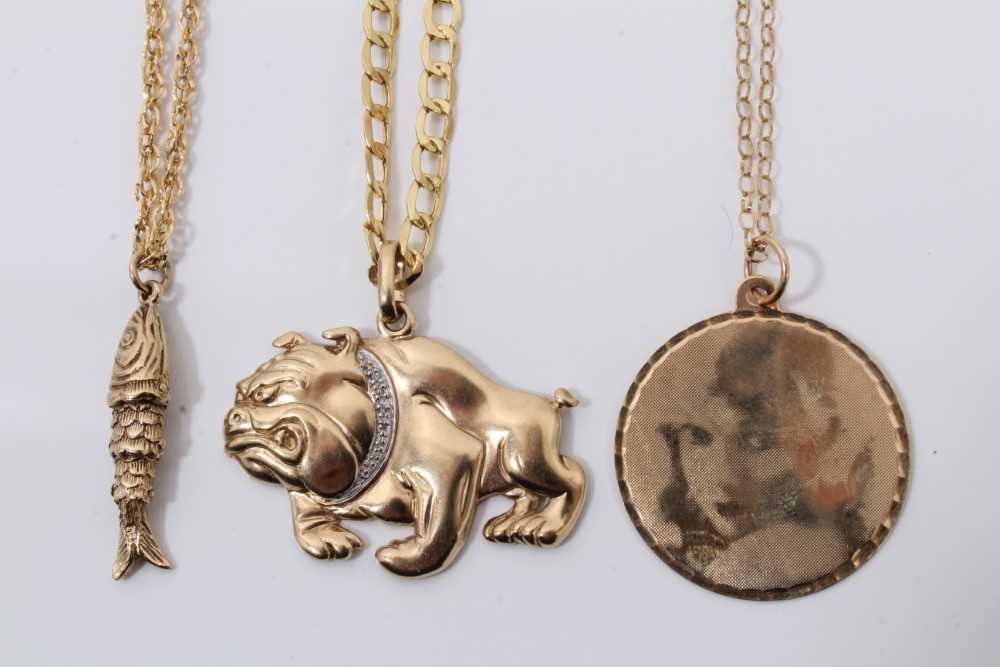 Lot 272 - 9ct gold bulldog pendant on 9ct gold flat curb link chain, 9ct gold articulated fish pendant on 9ct gold chain and 9ct gold disc with female portrait on 9ct gold chain