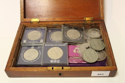 Lot 483 - World - mixed coinage to include United States silver dollars 1878 cc GF (NB set in circular silver mount with chain), 'Peace' dollar 1925 GF/AVF, Netherlands 2½ Gulden 1929 AF and others (qty)