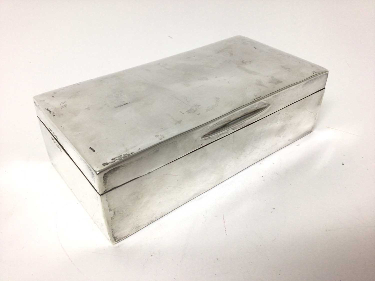 Lot 204 - Silver cigarette box of retangular form ( London 1916)