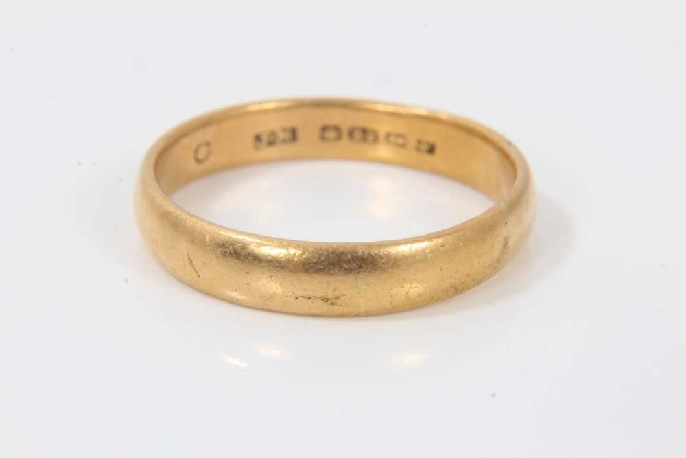 Lot 239 - 22ct gold wedding ring, size T½