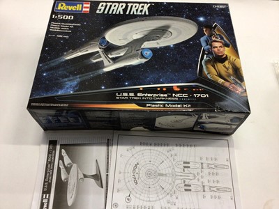 Lot 1770 - Revell 04882 Star Trek USS Enterprise NCC - 1701 scale 1:500 and Heller 80444 Station Spatiale Internationale scale 1:125 (2)