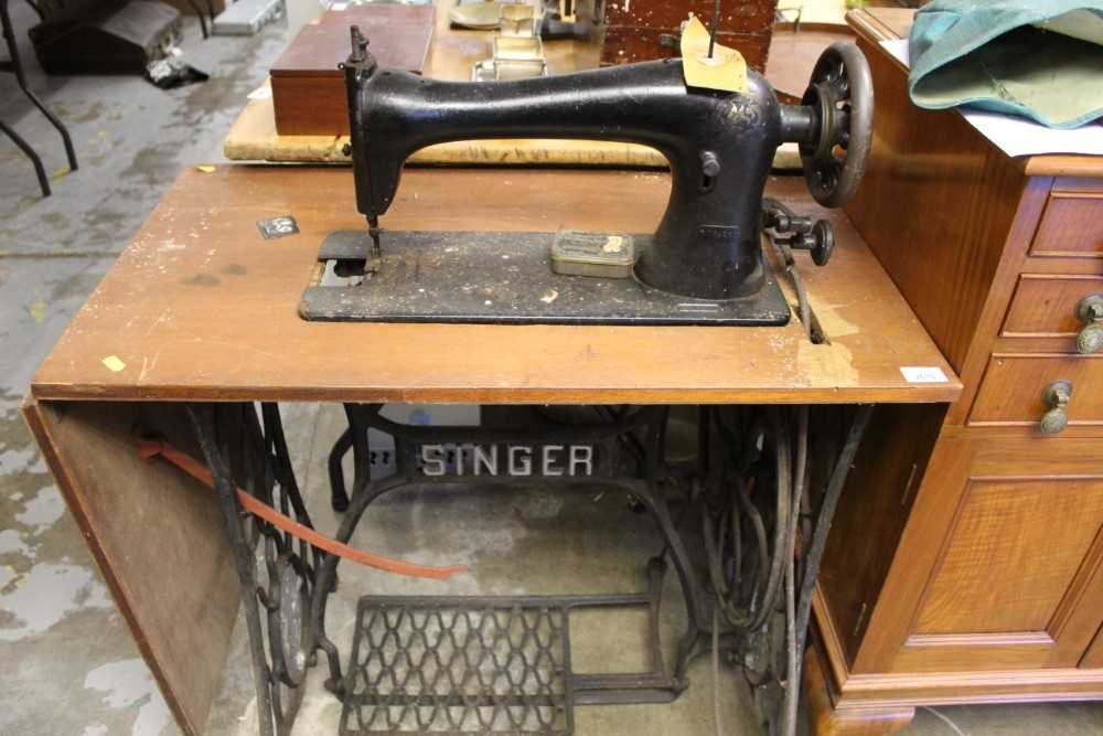 Lot 2615 - Singer Heavy Duty Sewing Machine