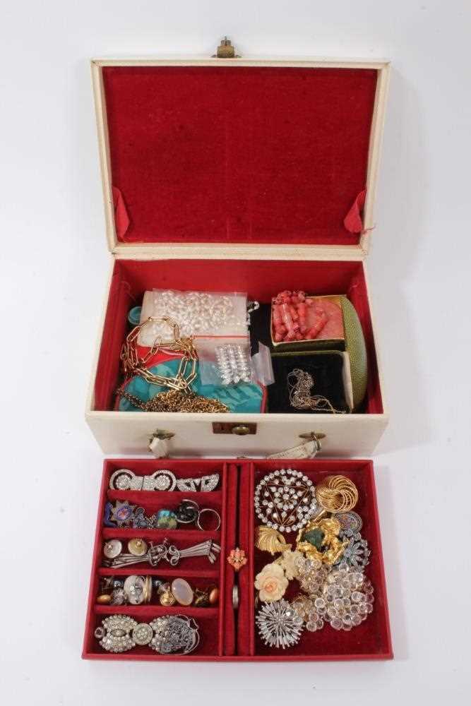 Lot 305 - Jewellery box containing silver and vintage costume jewellery