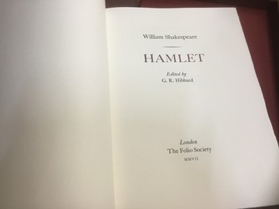 Lot 1651 - Special limited edition Folio Society edition of Hamlet numbered 1077 from an edition of 3750