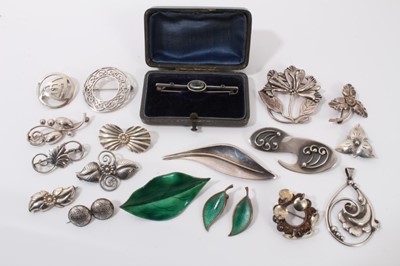 Lot 326 - Collection Danish silver brooches and others